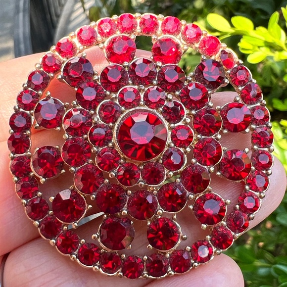 VINTAGE DESIGNER MONET RUBY RED RHINESTONES LARGE OVERSIZED STATEMENT BROOCH PIN - Picture 1 of 16
